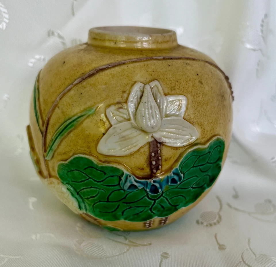 Antiguo tarro de jengibre chino Wang Bing Rong amarillo con grúa aplicada flor de loto Foto 2 de 4