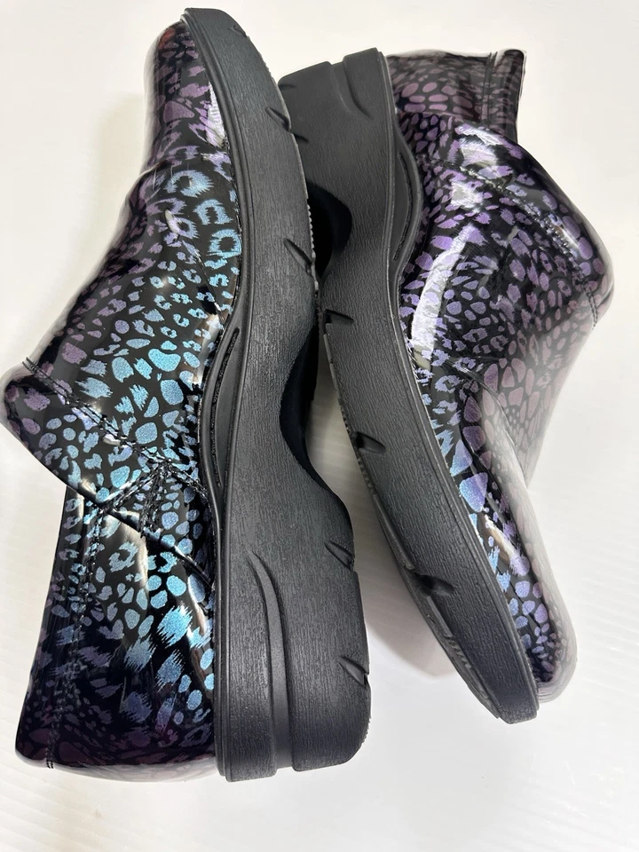 Align by Nurse Mates INDYA LEOPARD Blue And Purple Iridescent On Black Size 10M - Image 4 of 4