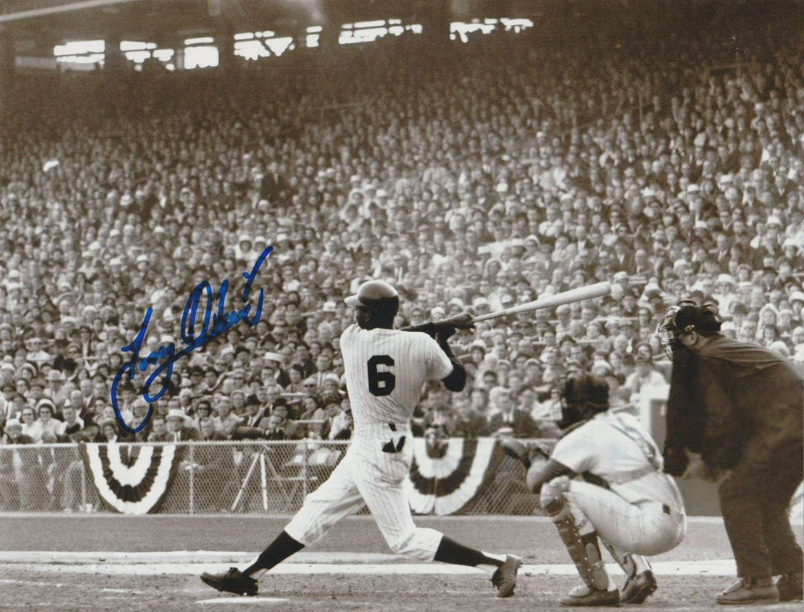 TONY OLIVA MINNESOTA TWINS ACTION SIGNED 8x10 