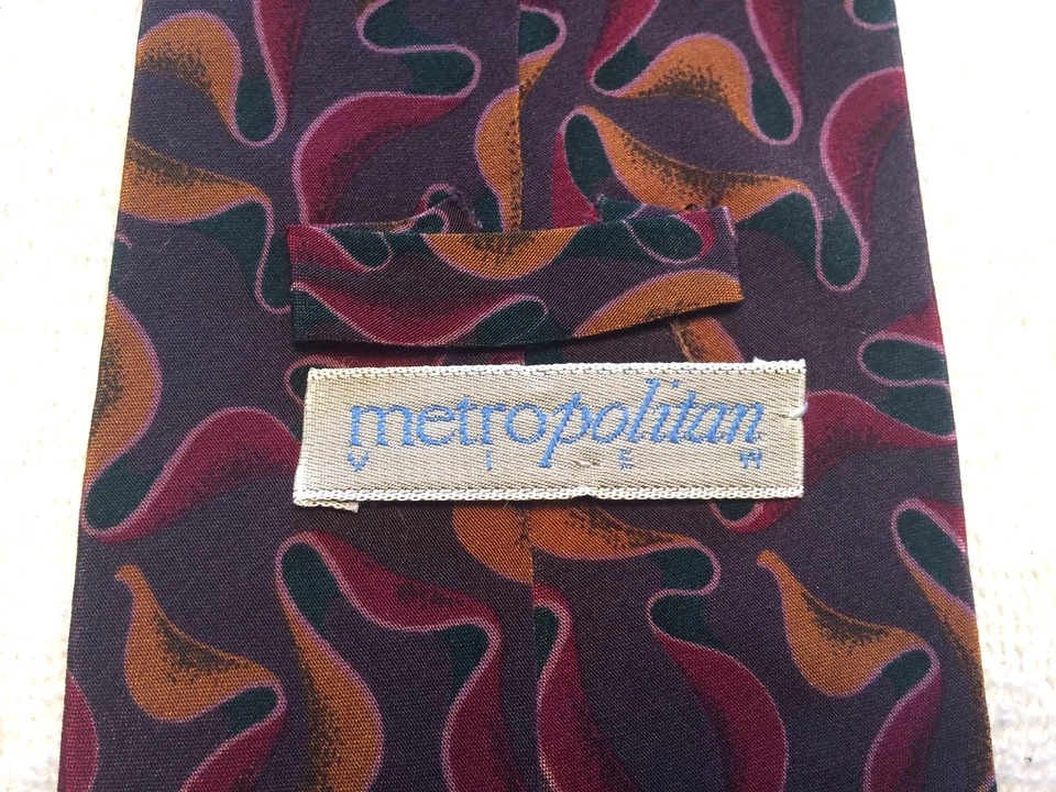 CORBATA METROPOLITANA HOMBRE MORADO OSCURO CON ROSA Y AMARILLO GEOMÉTRICA 3.75" X 58.75" Foto 4 de 4