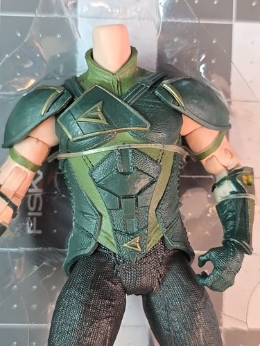 McFarlane DC Page Punchers INJUSTICE GREEN ARROW Body Buck - Picture 2 of 11
