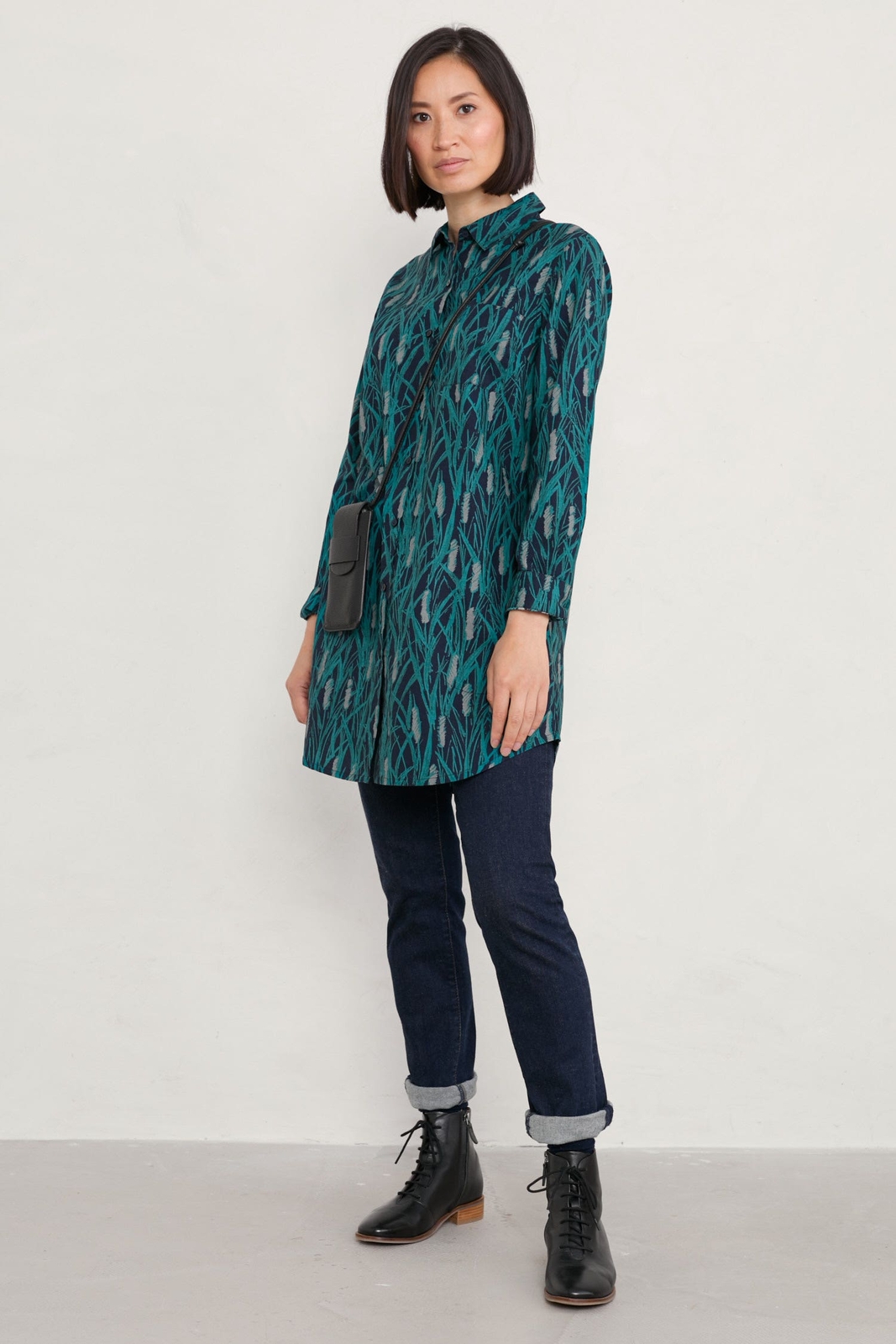 Seasalt Women's black Waterworn Longline Shirt (GOTS) Regular