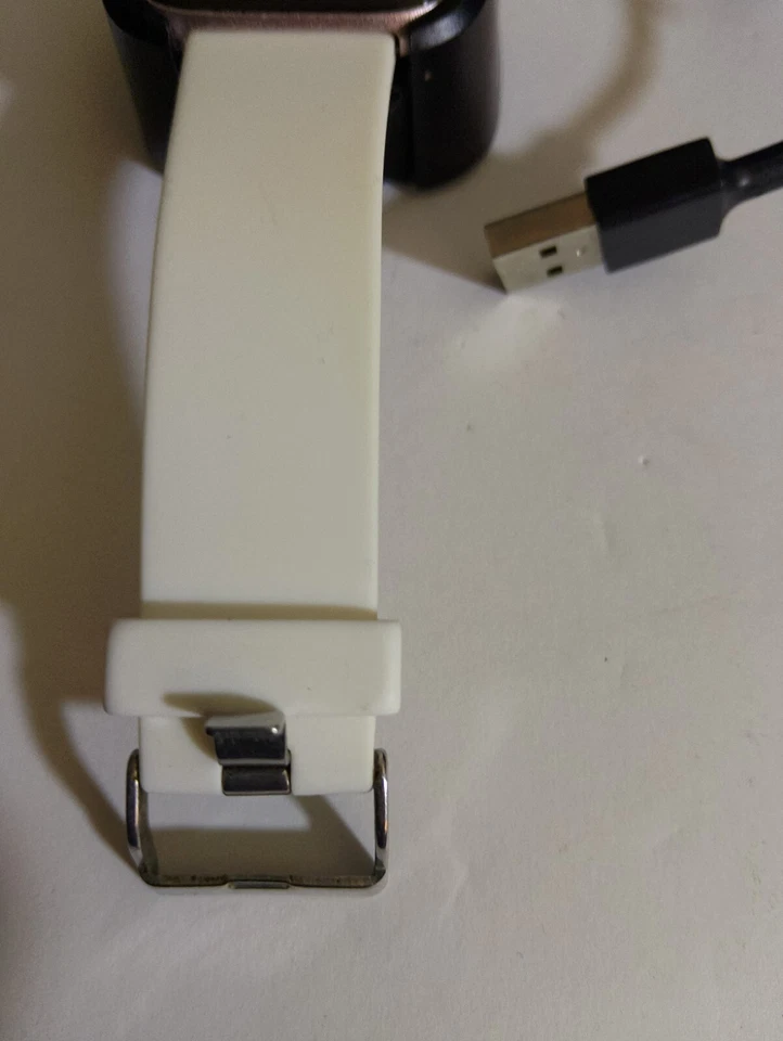 FITBIT Versa FB504 Fitness Smartwatch & Charger / Working Condition  - Image 4 of 4