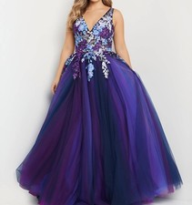 Jovani Elegant Ball Gown With Floral Appliqué Size 0