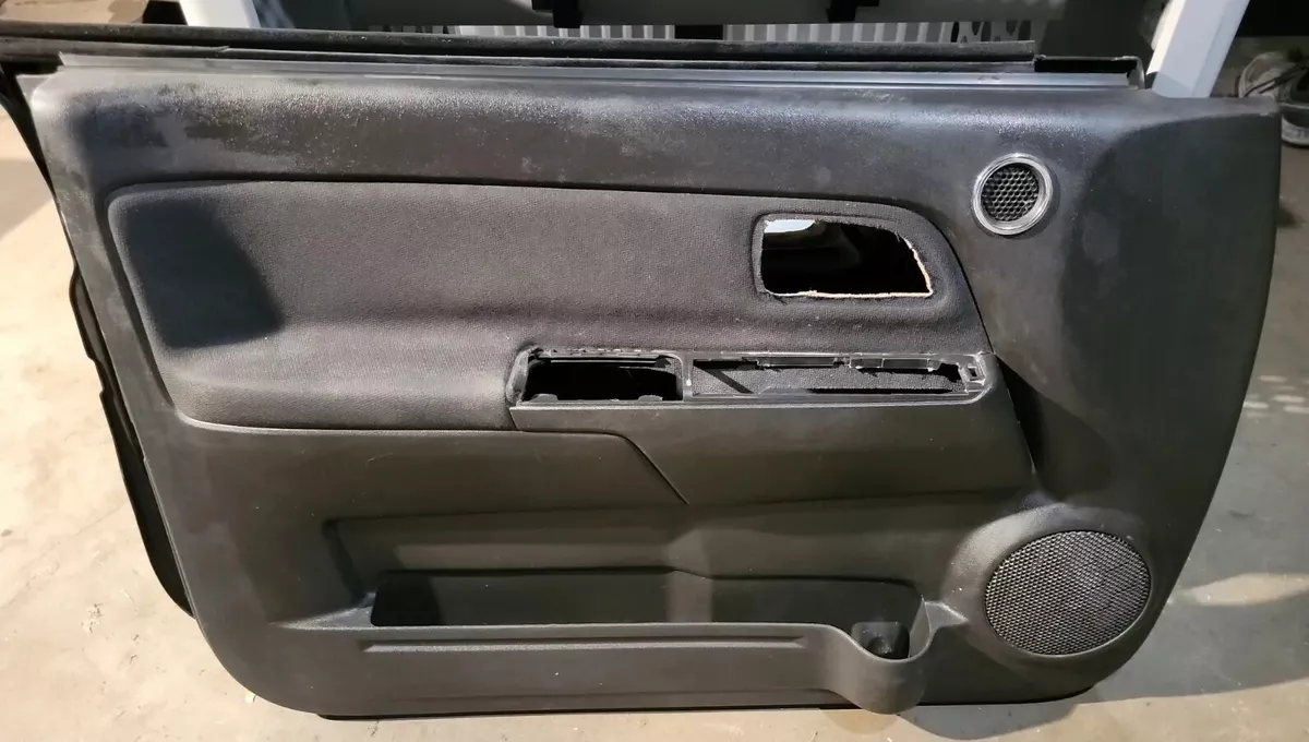 2004 chevy colorado door panel deals