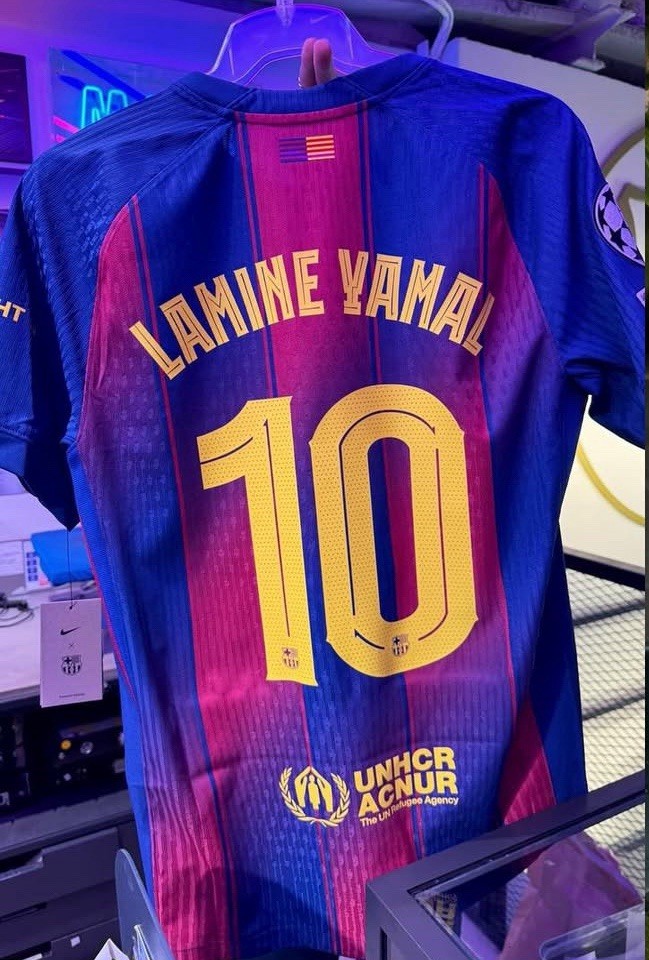 Barcelona 2025 lamine yamal Jersey Size L - #10 UCL Patches