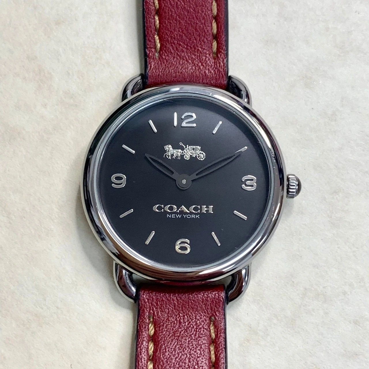 Orologio COACH Delancey Slim Donna 14502792 Quadrante Nero Cinturino Pelle Rosso Ciliegia