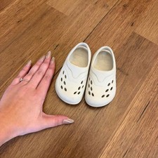 Unbranded White and Cream Flipflops