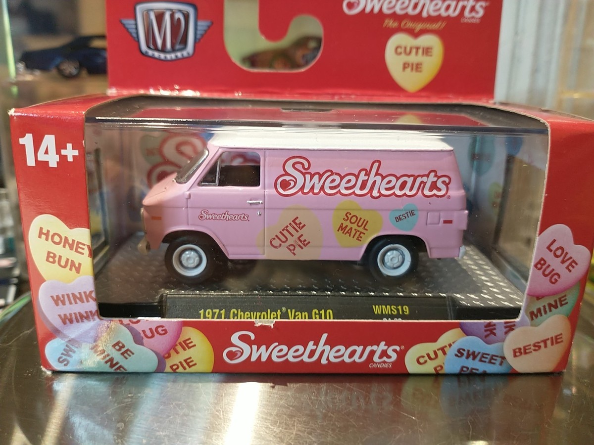 M2 Machines 1 of 750 Sweethearts 1971 Chevrolet Van G10 Pink CHASE