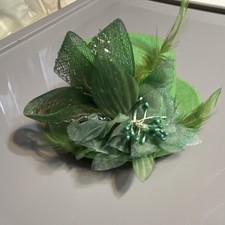 Green Floral Fascinator Headpiece with Feathers and Bow for Women, Felt Mesh