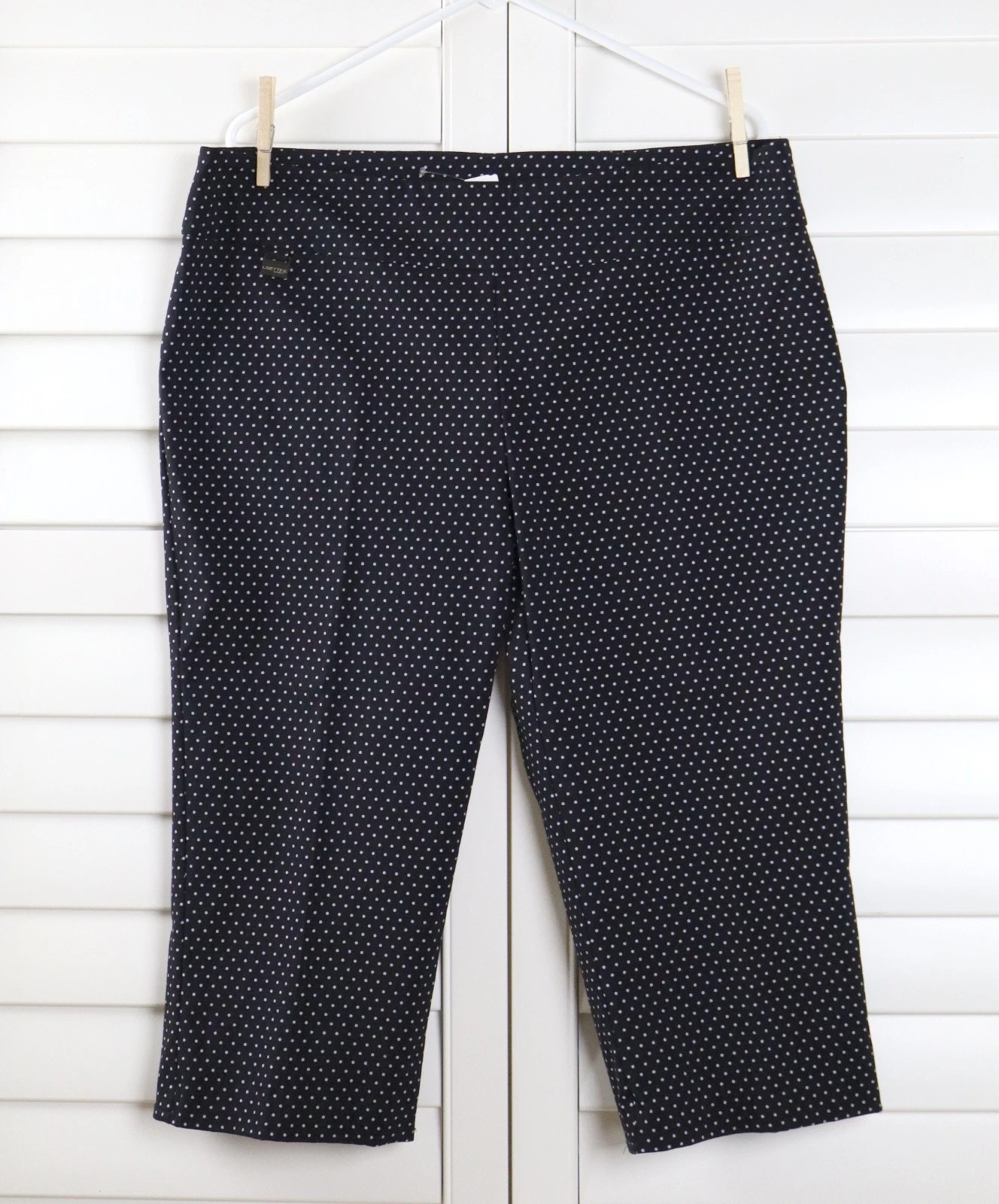 LISETTE L Montreal NWT $131 Stretch Magical Polka Dot Capri Pants Size 16
Opens in a new window or t