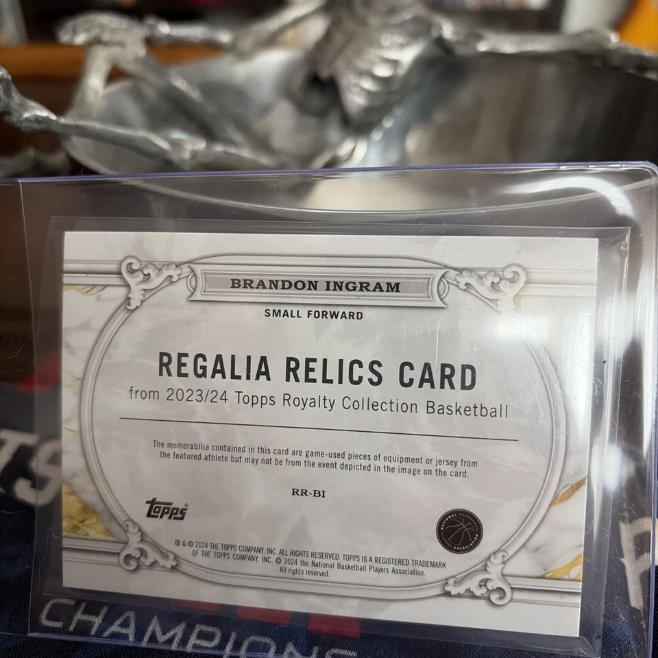 2023-24 Topps Royalty Collection Brandon Ingram Regalia Reliquias 1/1 Pelicans Foto 2 de 4