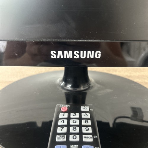 Samsung 22" HD LCD HD TV Monitor LT22A300E + Remote - Picture 5 of 10