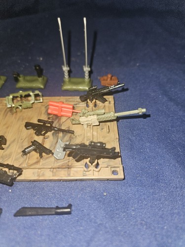 Assorted LEGO Accessories - Guns Swords Knives TNT W/ Display Armory - 35pc* - Picture 5 of 17