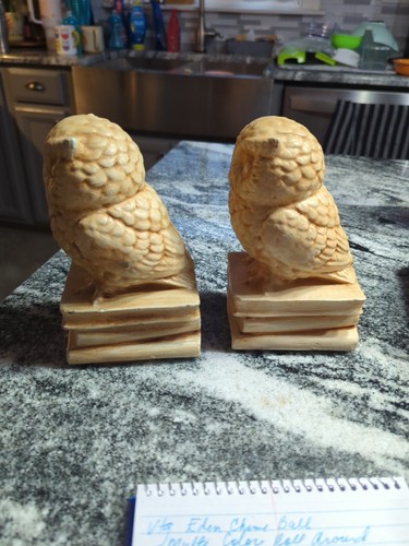 VTG MCM Chalkware Owl Bookends Sitting on KNOWLEDGE Books - Foto 4 di 12