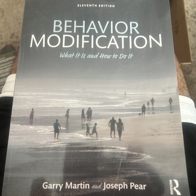 Behavior Modification: What It Is and How To Do It - Paperback - GOOD