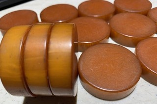 14 Vintage Large Bakelite Butterscotch Checkers Backgammon 43mm x 11 mm. 1 3/4"