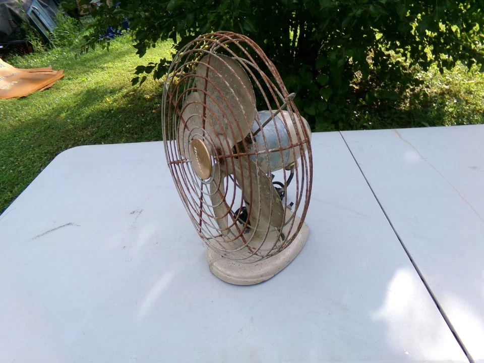 Ventilador de mesa Hunter 2 velocidades funcionando - Imagem 3 de 4