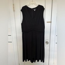 Black dress, 2X. Status by Star Jones