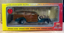Motor City Classics 1939 Chevy Woody Wagon 1/18