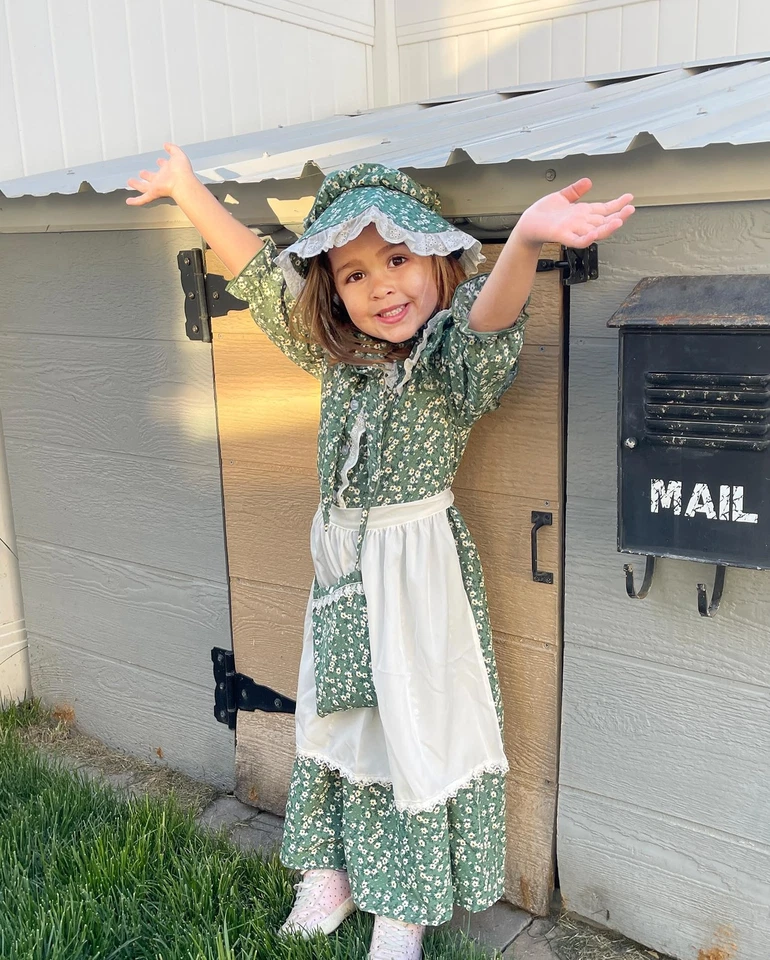 Vestido Colonial Pradera para Niñas con Delantal y Gorro - Diseño Floral, Verde Foto 3 de 4