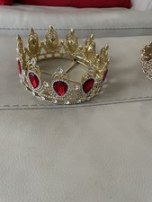 2 Queen Crowns