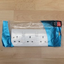 MK Logic Plus triple 13A 240V white switched socket K2737 RPWHI