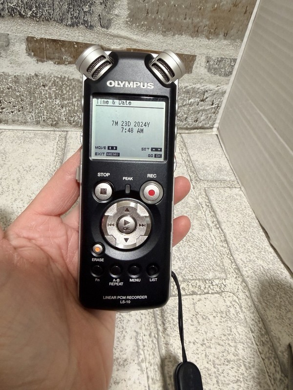 Olympus LS-10 Linear PCM Audio Voice Recorder Handheld / Portable Black
