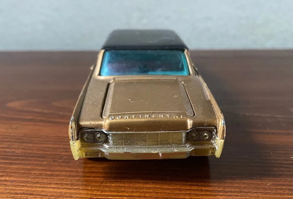 CORGI TOYS LINCOLN CONTINENTAL LIMOUSINE VERY GOOD ORIGINAL CONDITIONS 1:43 - Immagine 2 di 4