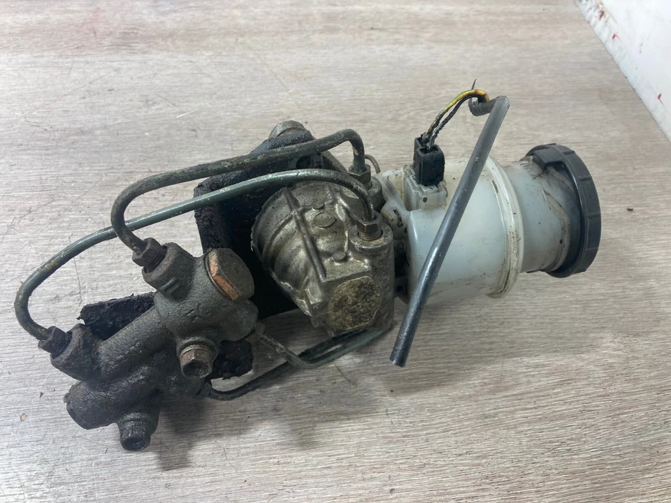 1993 ISUZU TROOPER 3.1 DIESEL BRAKE MASTER CYLINDER - Image 3 of 4
