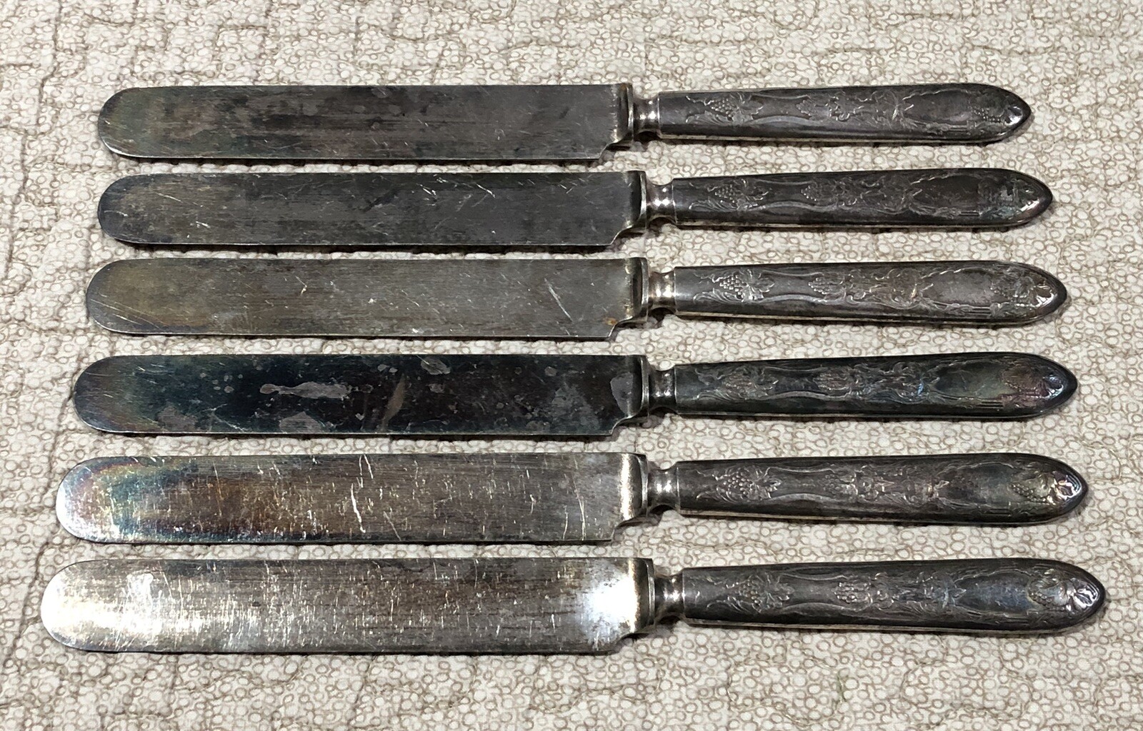 6 Pc LOT Vintage La VIGNE GRAPE Pattern Rogers 1881 Silver Plate TABLE KNIVES