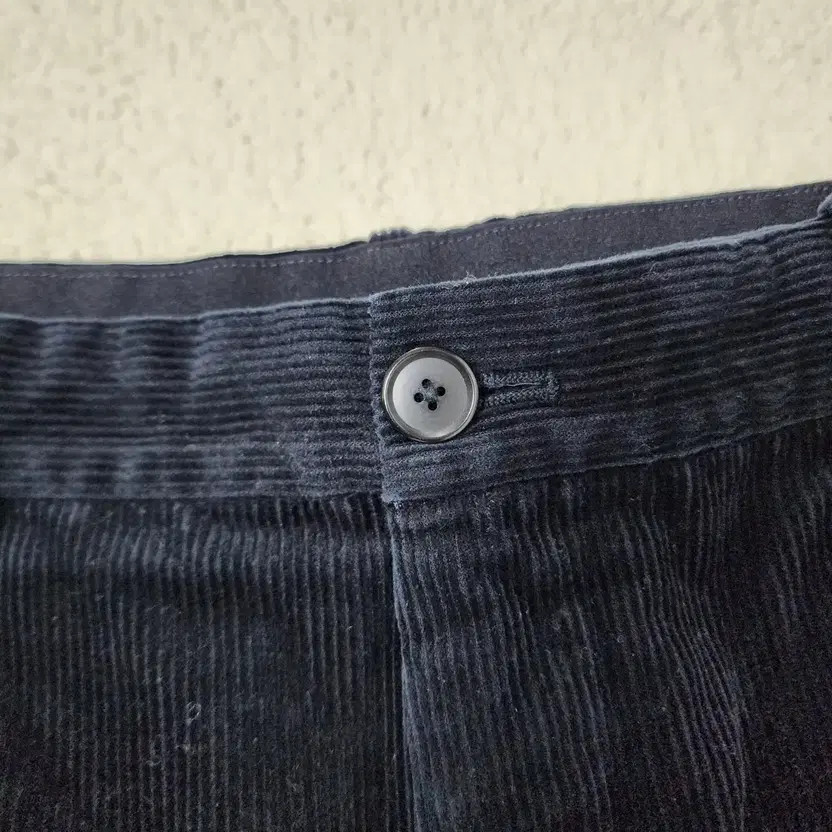 Uniqlo Navy Corduroy Pants L thumbnail 2