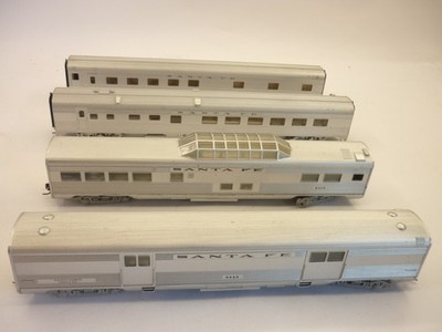 4 x Spur HO WELLSEITEN-PERSONENWAGEN - SANTA FE - WALTHERS ATHEARN, b