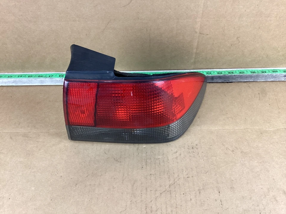1995 - 1998 SAAB 900 Rear Right Passenger Side Taillight Assembly - Image 3 of 4