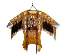 1930'S AMERICAN PLAINS INDIAN DEER SKIN SHIRT - EXCEPTIONAL BEADS DECORATION-B/O