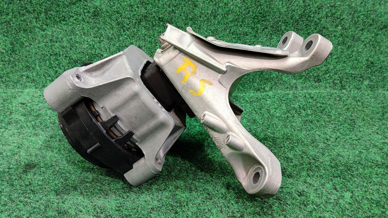 2018-2024 BMW X3 Engine supporting bracket right OEM 22116870760 22116877660