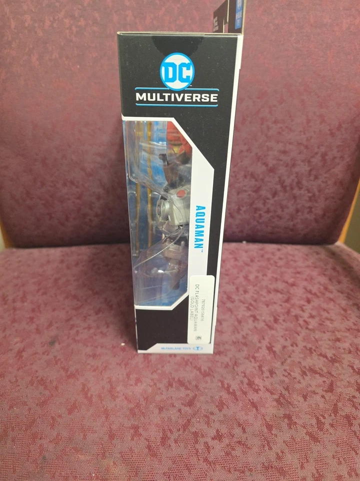Boneco de ação McFarlane DC Multiverse Gold Label Aquaman Flashpoint 2023 7" novo - Imagem 4 de 4