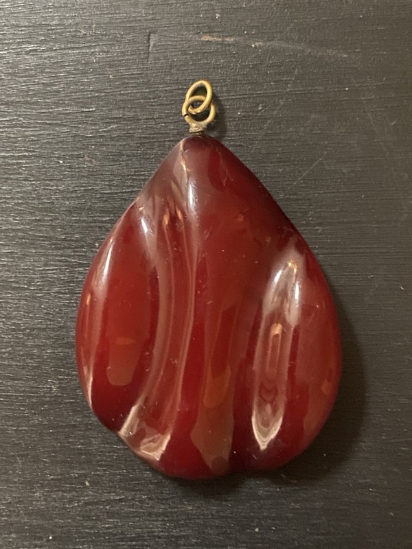 Vintage Red Pendant LUCITE  BAKELITE ?
