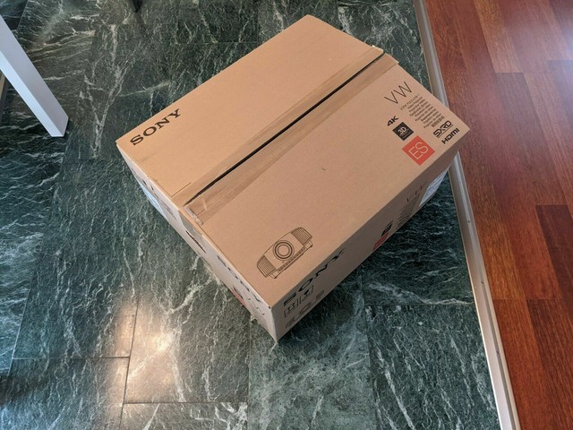 Sony VPL-VW260ES 4K SXRD Home Cinema 