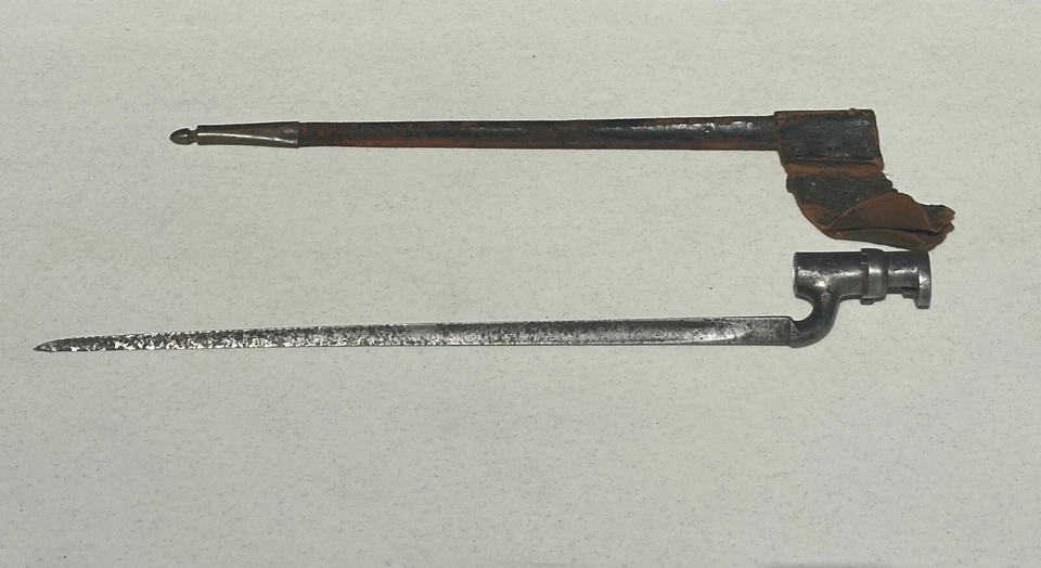 Bayoneta de la Era de la Guerra Civil con Vaina de Cuero 21" de Largo Foto 2 de 4