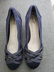 Cliffs by White Mountain Navy Women's Cross-Strap Comfort Flats Size 9.5