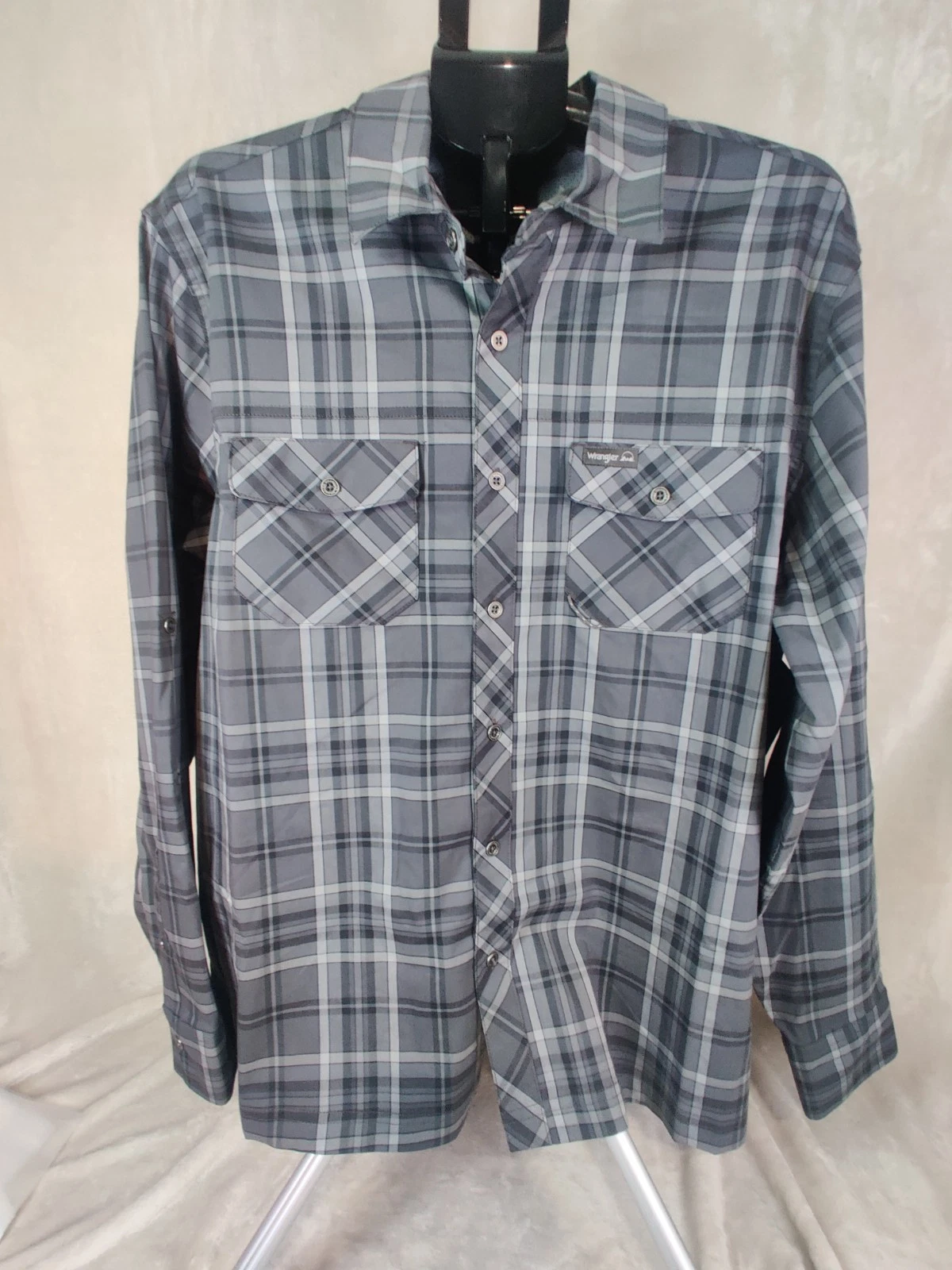 Wrangler Outdoor Shirt Men's Size XL Gray Plaid Long Sleeve Button Up Work Shirt