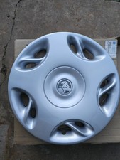 Holden VS Commodore Acclaim 15-inch wheel hub cap N.O.S