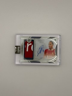 Parche de tarjeta Virgil Van Dijk automático/5 2024 25 Topps Dynasty UCC