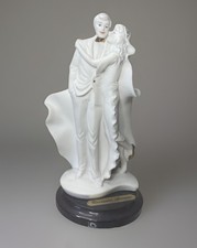 Giuseppe Armani Italy Bride Kisses Groom Miniature Figure 5” 1992