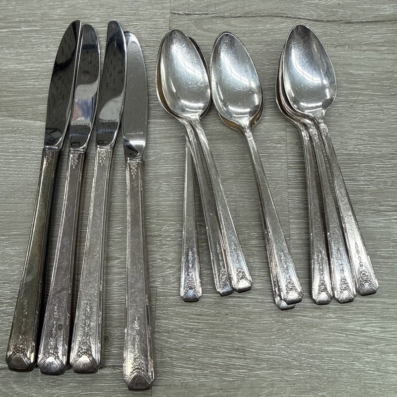 13 Piece Oneida Community Plate Grosvenor Pattern Silver Plate Silverware