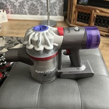 Dyson V7 Silver Hepa Trigger Handheld Cordless Vacuum Cleaner (Spare or Repair).