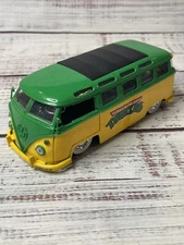 TMNT Teenage Mutant Ninja Turtles 1962 Volkswagen Bus 1:24 Scale Diecast Model