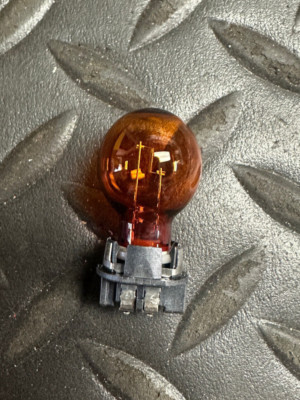 Flosser Front Turn Signal Bulb - 12V - 24W - PWY24W / 39202933 - For Audi & VW