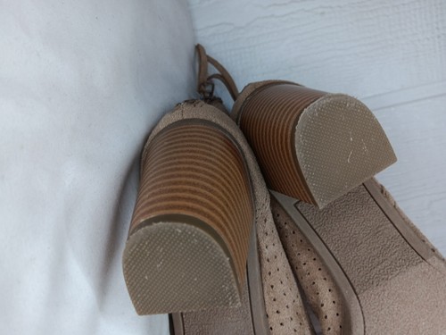 Big Buddha Perforated Peep Toe Ankle Boot Women's 7 Tan Bootie Block 2.5" Heel - Picture 7 of 9